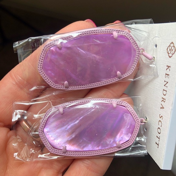 NWT Kendra Scott Matte Liliac Danielle Earrings - Picture 6 of 8